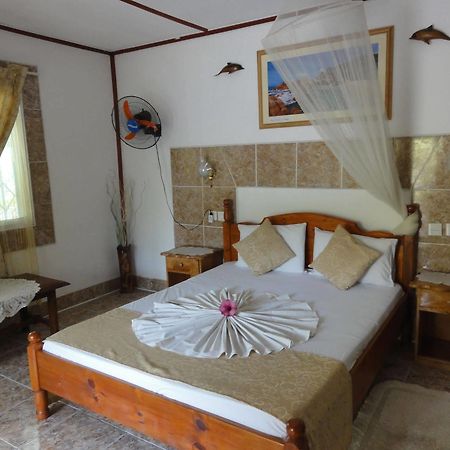 Rising Sun Guest House La Digue Luaran gambar