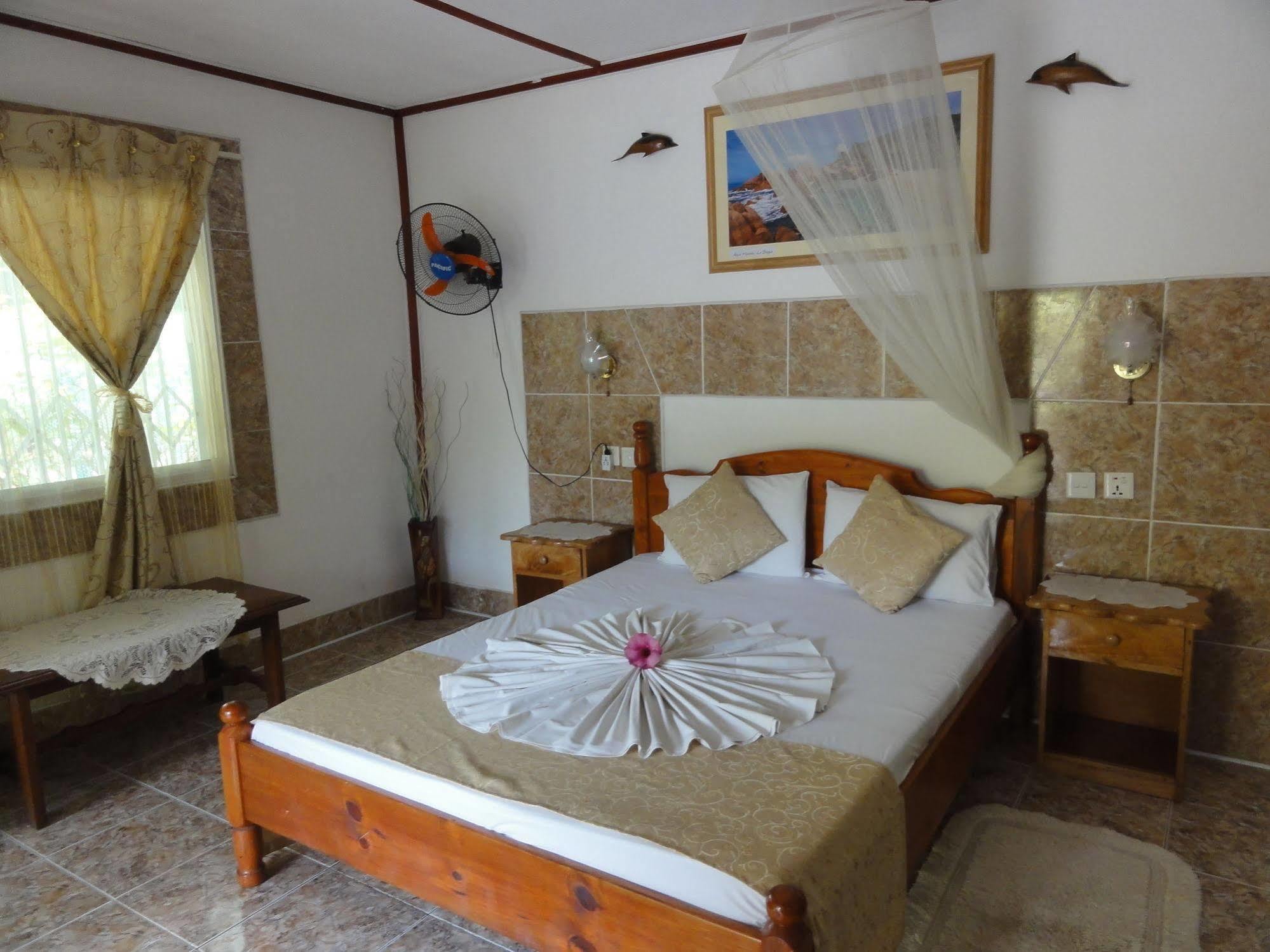 Rising Sun Guest House La Digue Luaran gambar